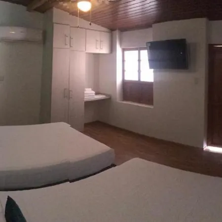 In Guest - Ca-5 Gethsemane With Breakfast Included And Wifi Cartagena